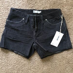 Black Oahu 4” Shorts